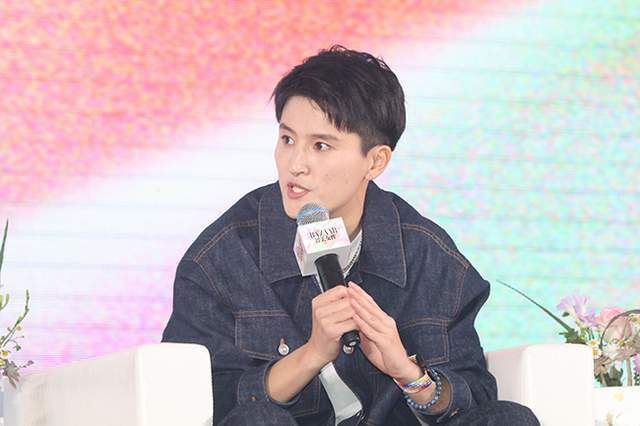 强行挺进美艳局长的后臀